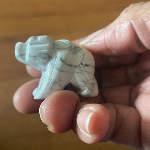 Howlite Polar Bear Crystal - Picture 4 of 4